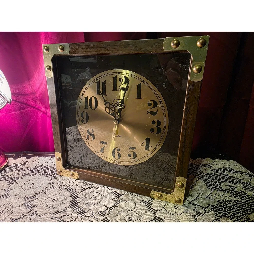 Vintage Pioneer Seed Corn Wall Clock Wood Grain Brass Trim Quartz Made in USA